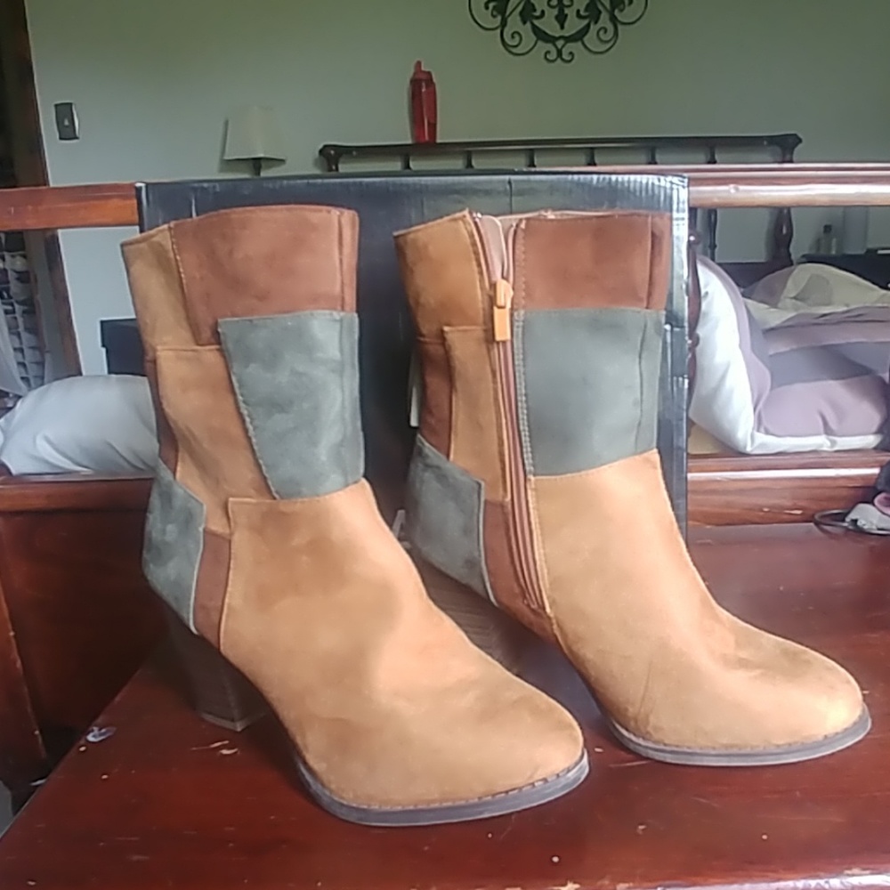 Heeled boots